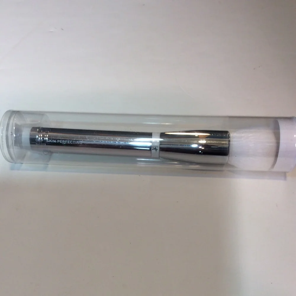 New it Cosmetics Skin Perfecting Brush, No. 702